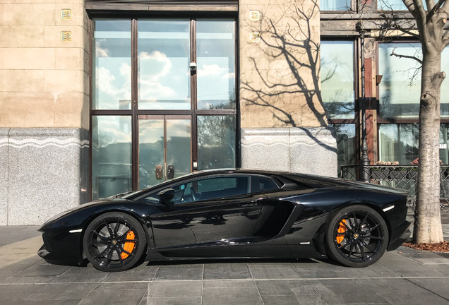 Lamborghini Aventador LP700-4