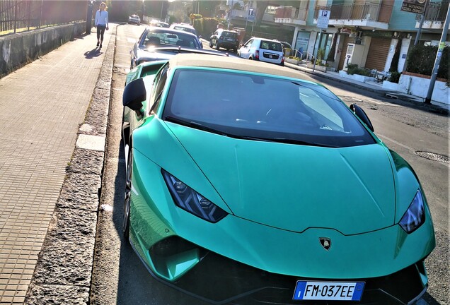 Lamborghini Huracán LP640-4 Performante Spyder