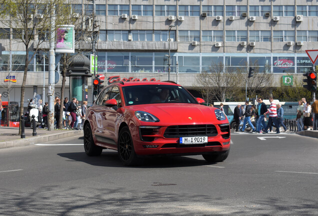 Porsche 95B Macan GTS