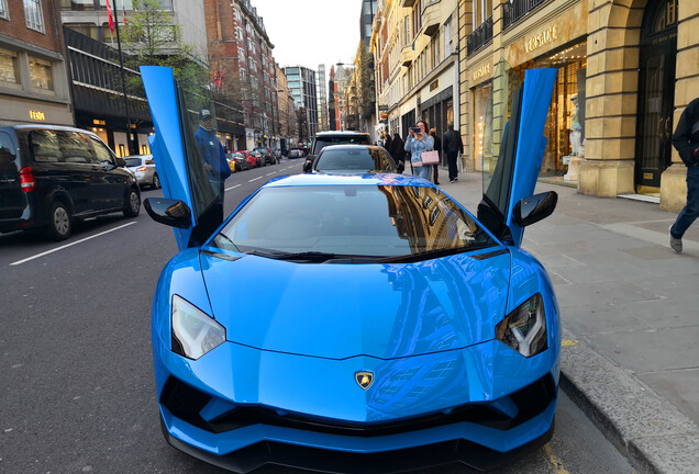 Lamborghini Aventador S LP740-4