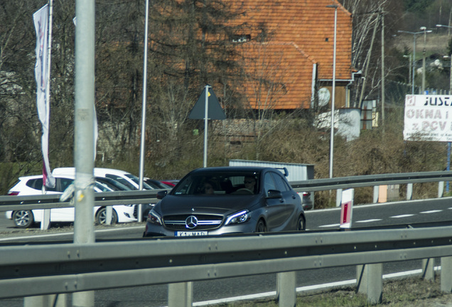 Mercedes-AMG A 45 W176 2015