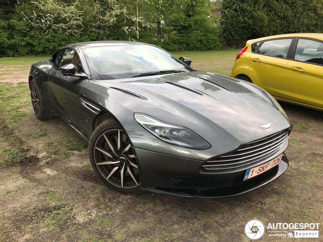 Aston Martin DB11