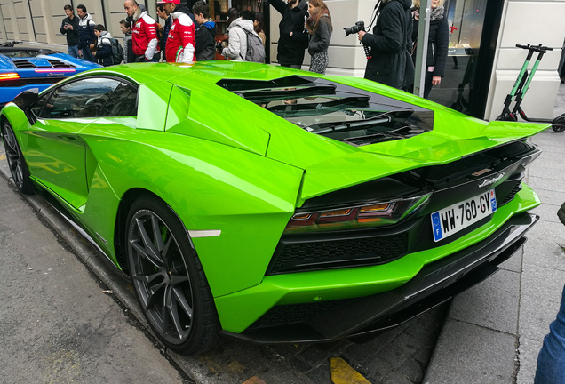 Lamborghini Aventador S LP740-4