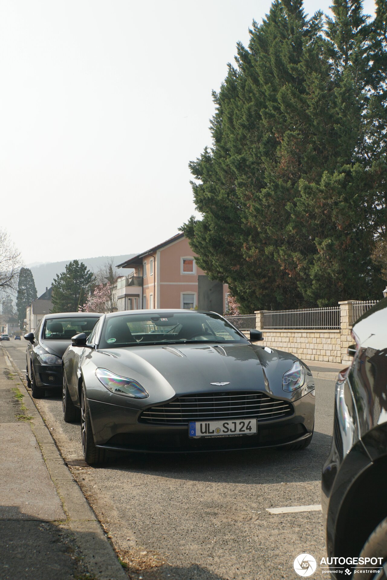 Aston Martin DB11