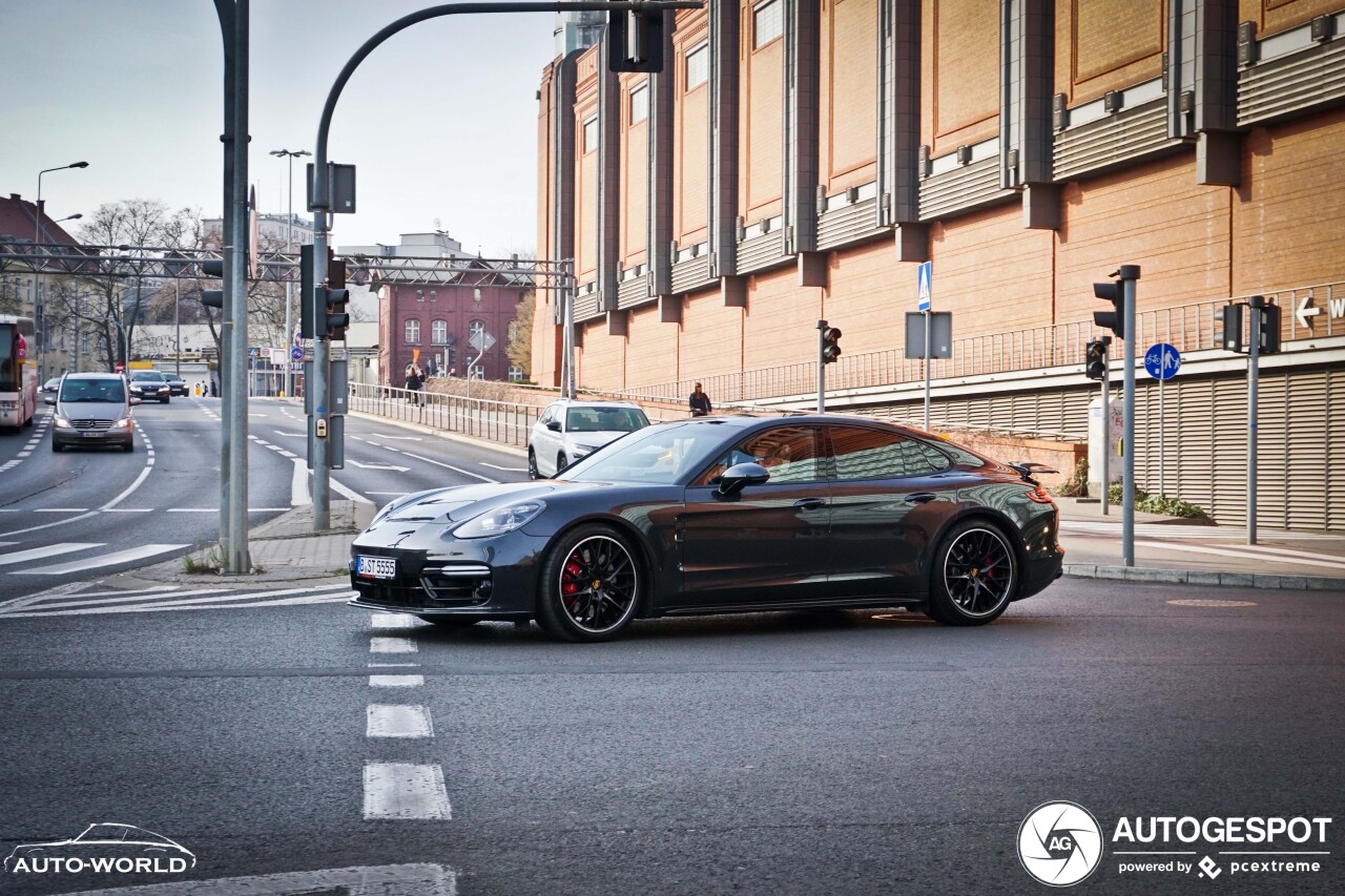 Porsche 971 Panamera Turbo