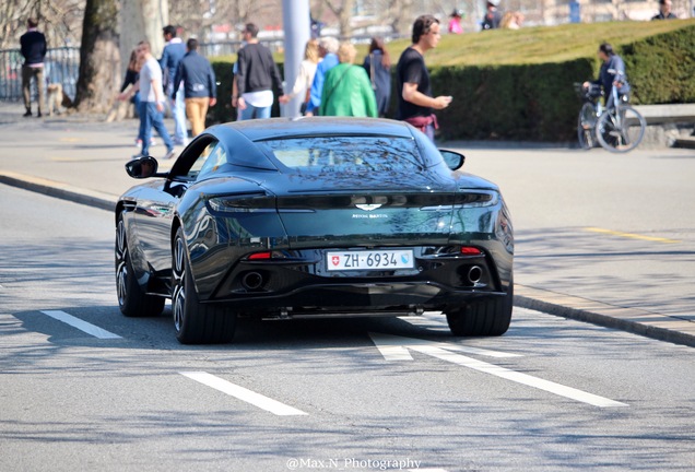 Aston Martin DB11 V8