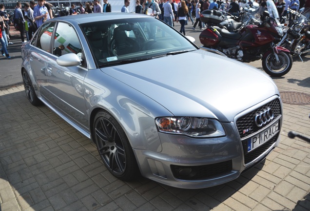 Audi RS4 Sedan