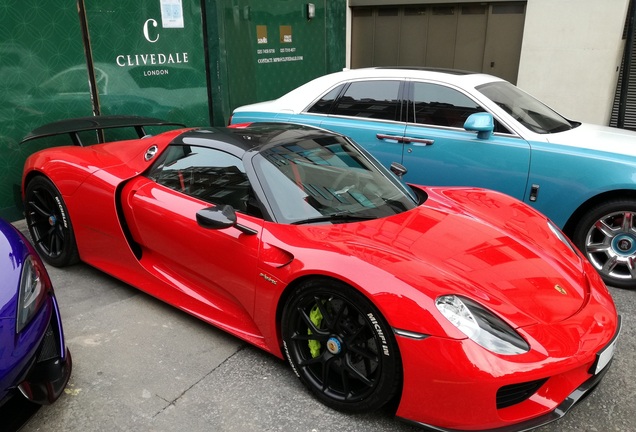 Porsche 918 Spyder Weissach Package