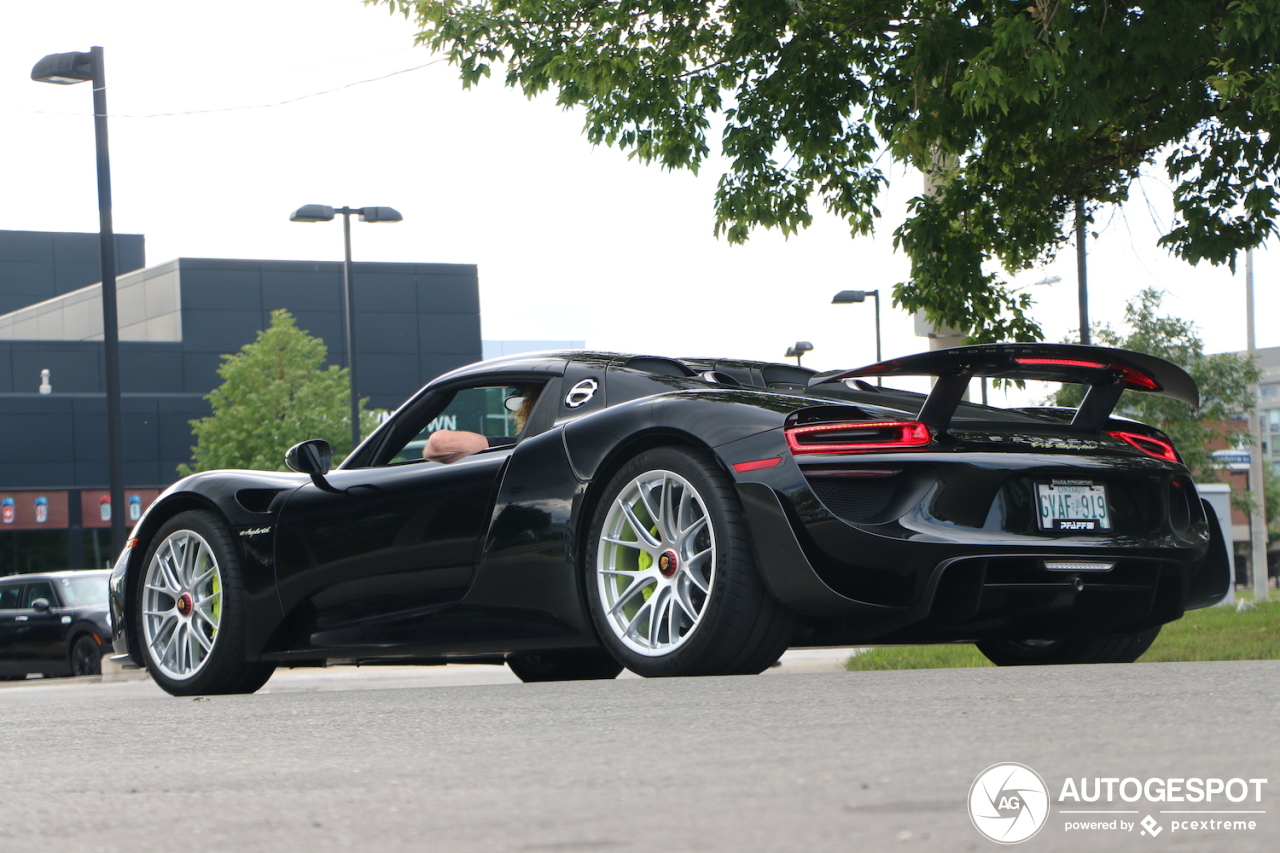 Porsche 918 Spyder Weissach Package