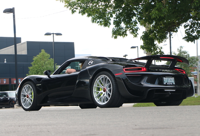 Porsche 918 Spyder Weissach Package