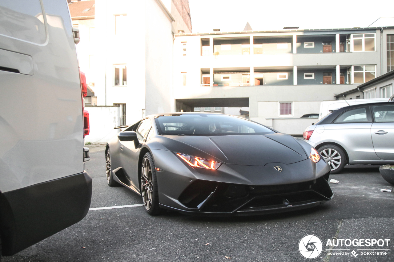 Lamborghini Huracán LP640-4 Performante