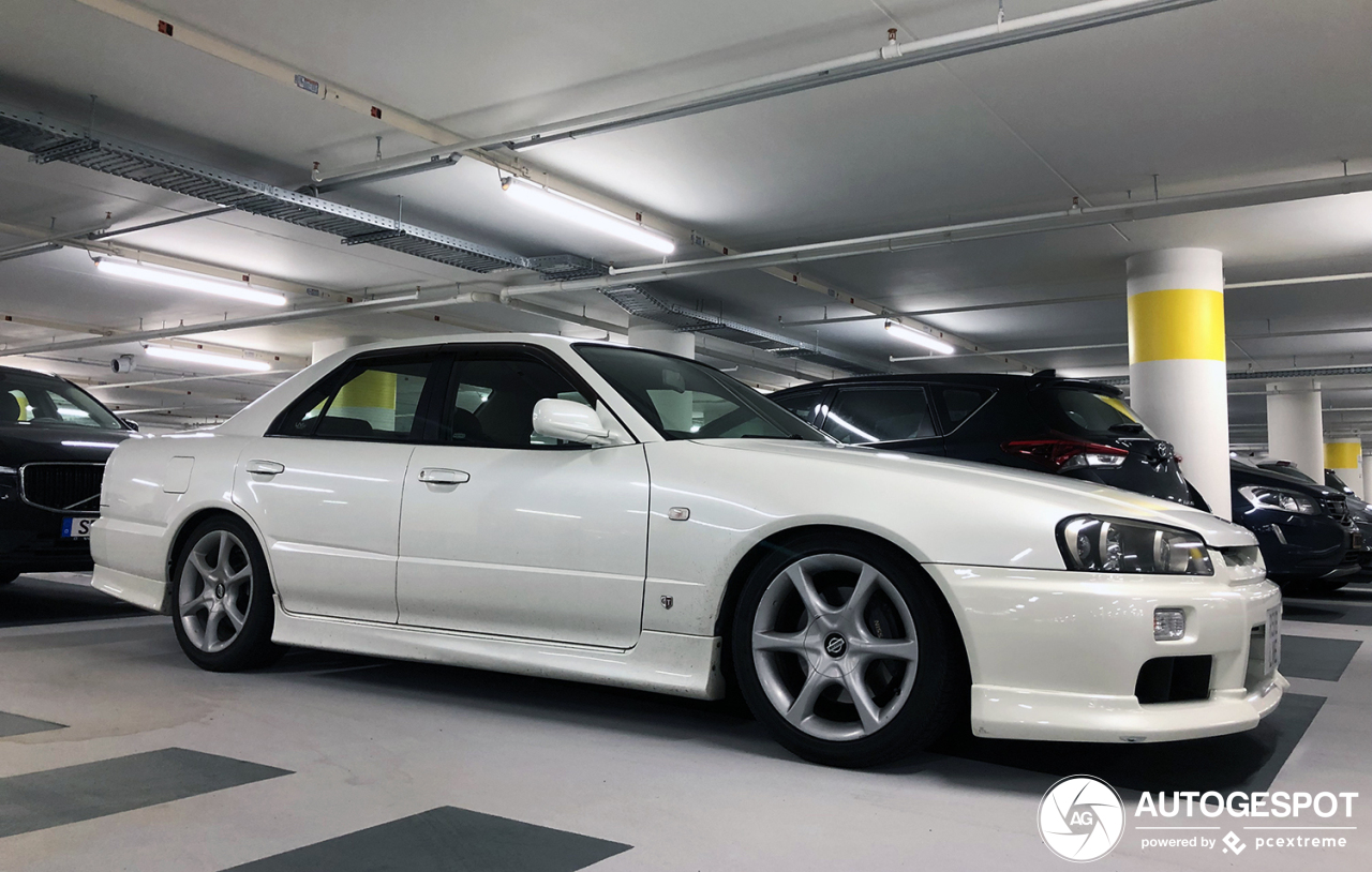 Nissan Skyline R34 Sedan