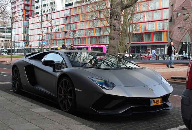 Lamborghini Aventador S LP740-4