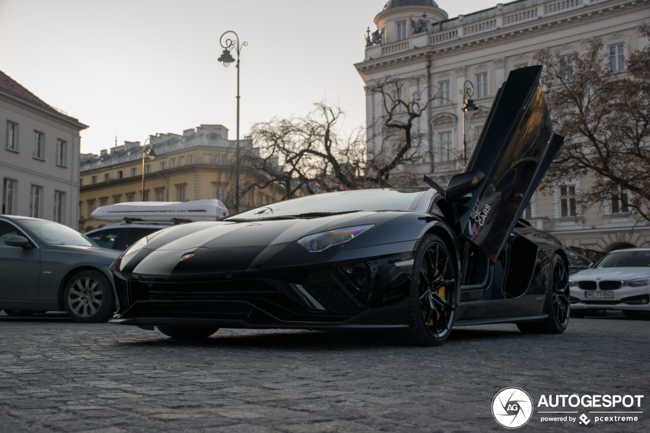 Lamborghini Aventador S LP740-4