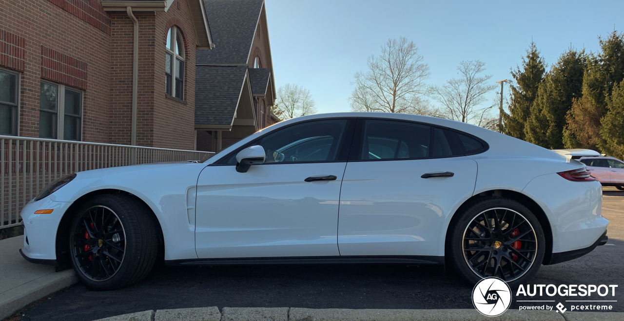 Porsche 971 Panamera Turbo