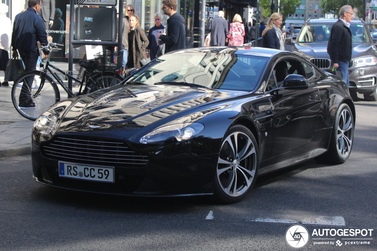 Aston Martin V12 Vantage