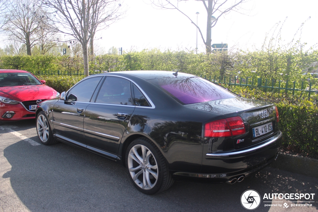 Audi S8 D3