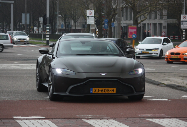 Aston Martin V8 Vantage 2018