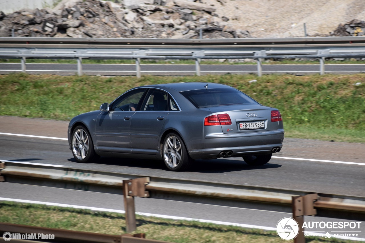 Audi S8 D3