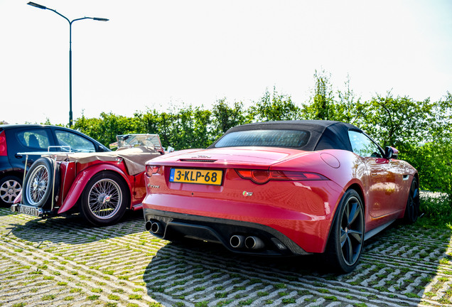 Jaguar F-TYPE S V8 Convertible