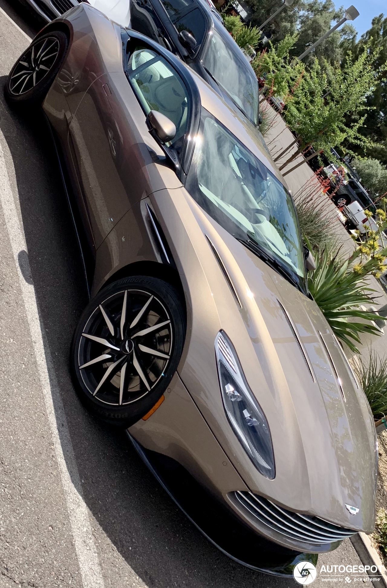 Aston Martin DB11