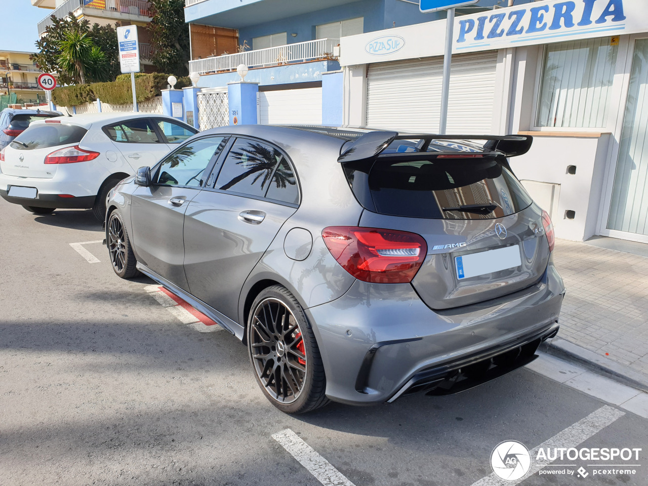 Mercedes-AMG A 45 W176 2015