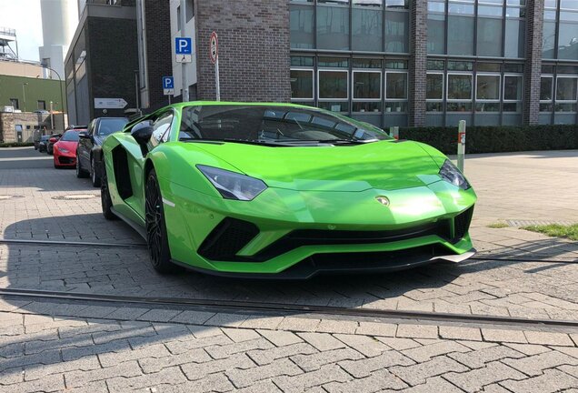 Lamborghini Aventador S LP740-4