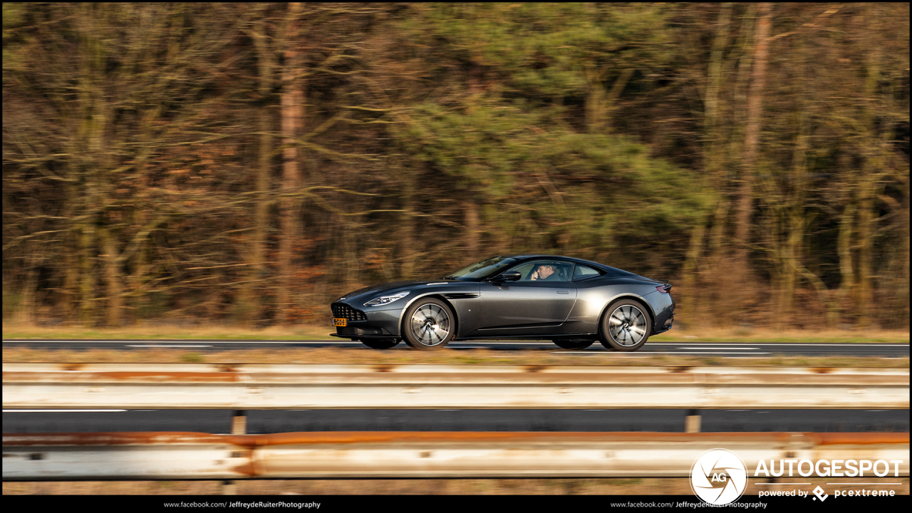 Aston Martin DB11