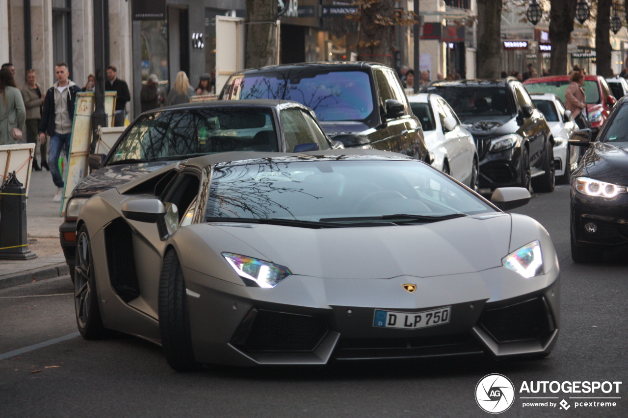 Lamborghini Aventador LP700-4 Roadster