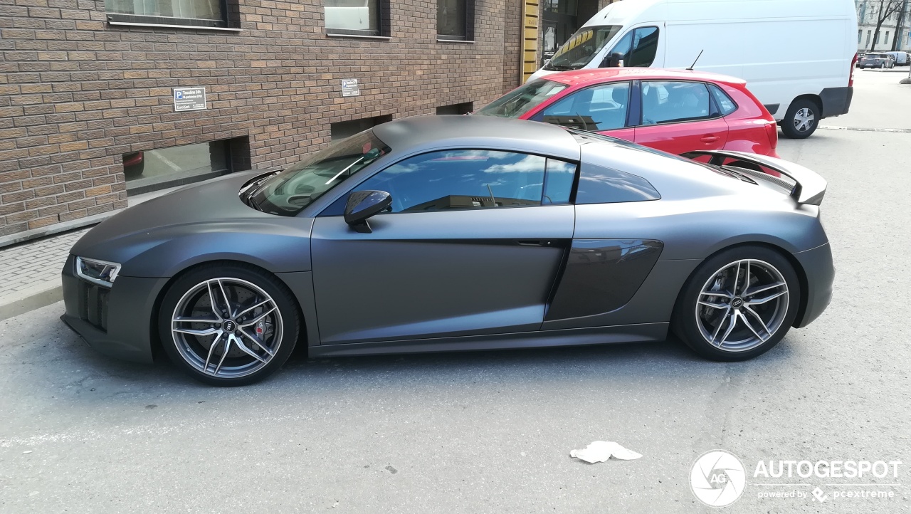 Audi R8 V10 Plus 2015