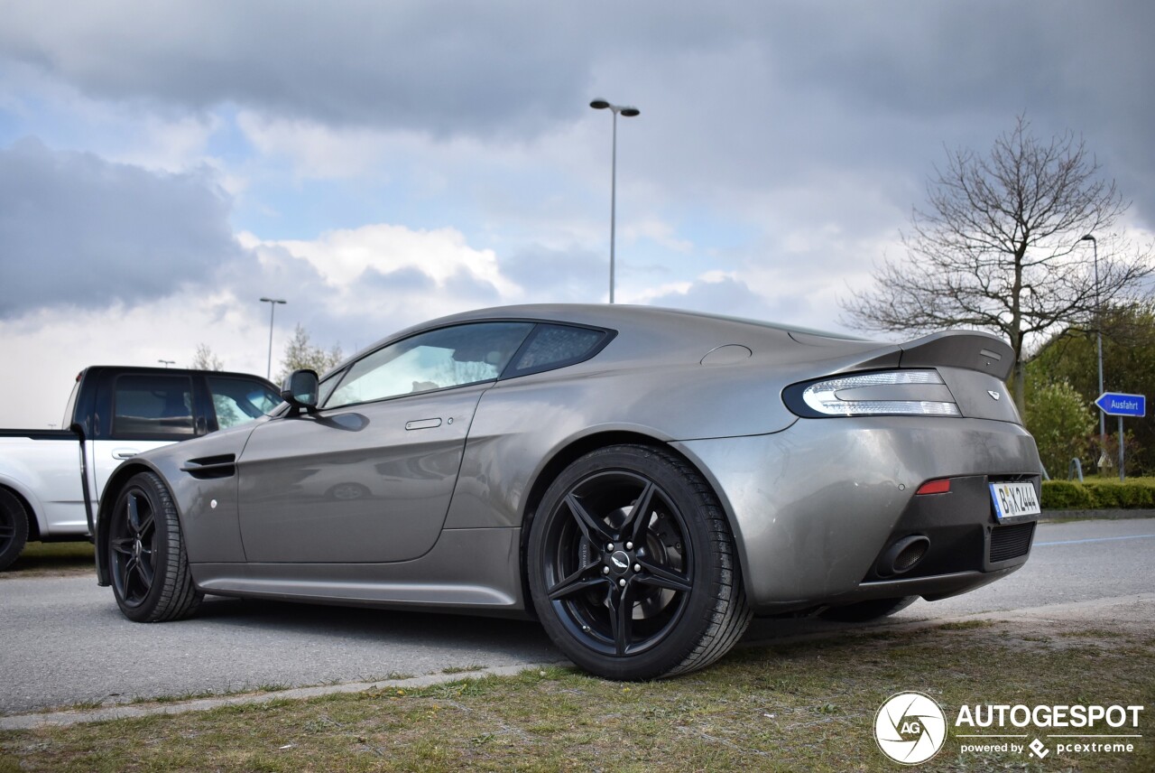 Aston Martin V8 Vantage 2012