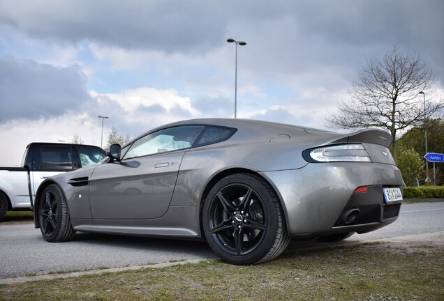 Aston Martin V8 Vantage 2012