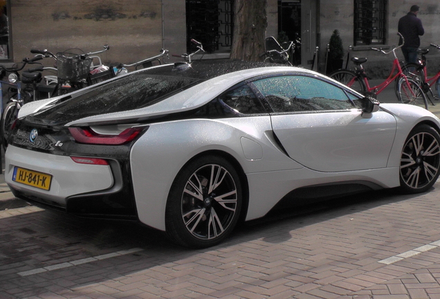 BMW i8