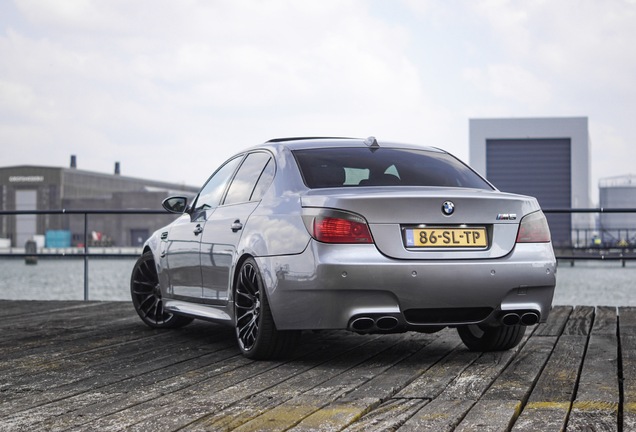 BMW M5 E60 2005