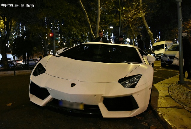 Lamborghini Aventador LP700-4