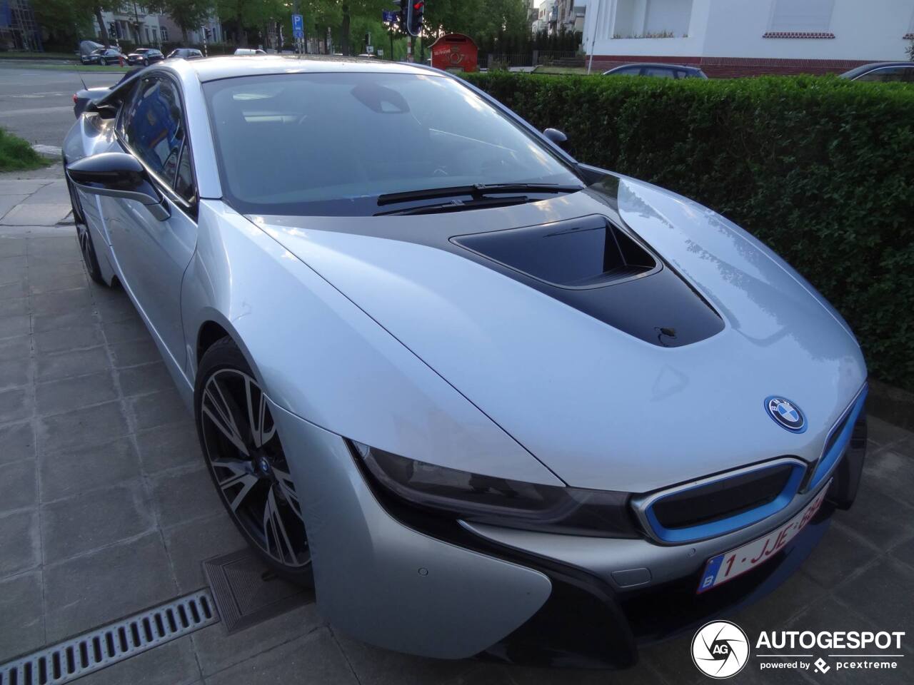 BMW i8