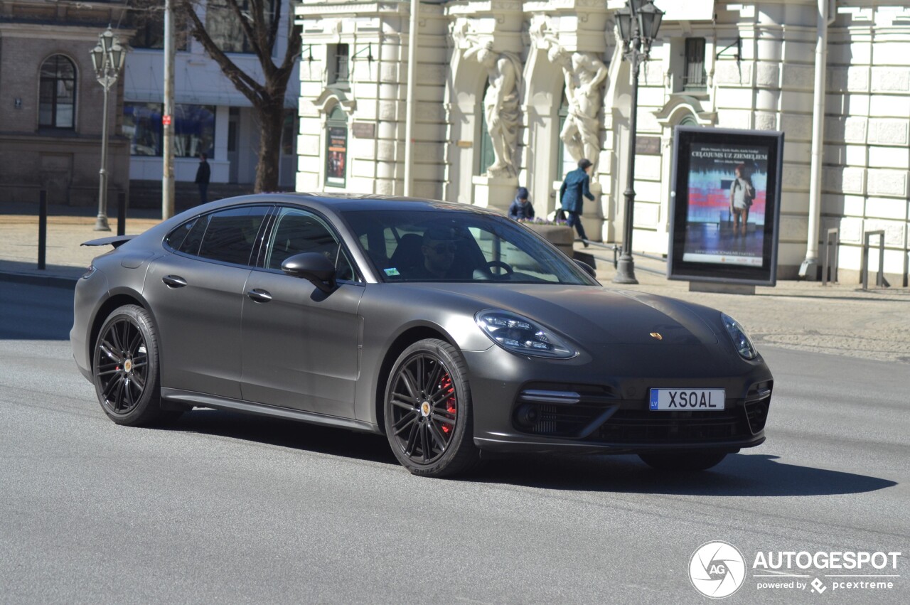 Porsche 971 Panamera Turbo