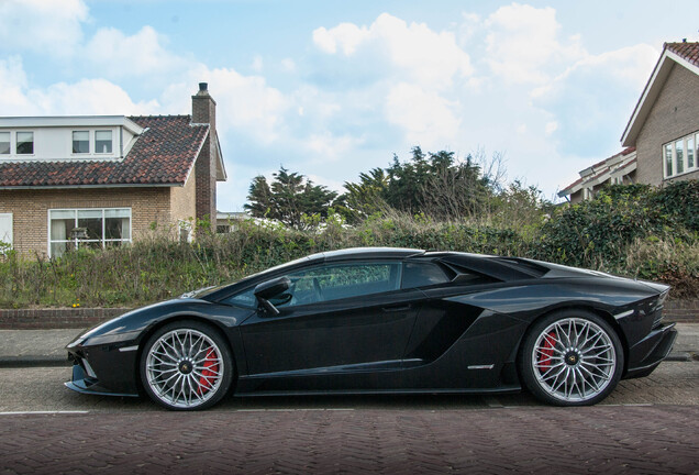 Lamborghini Aventador S LP740-4 Roadster