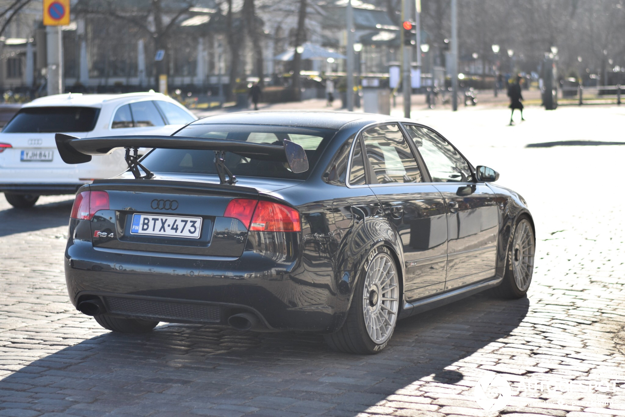 Audi RS4 Sedan