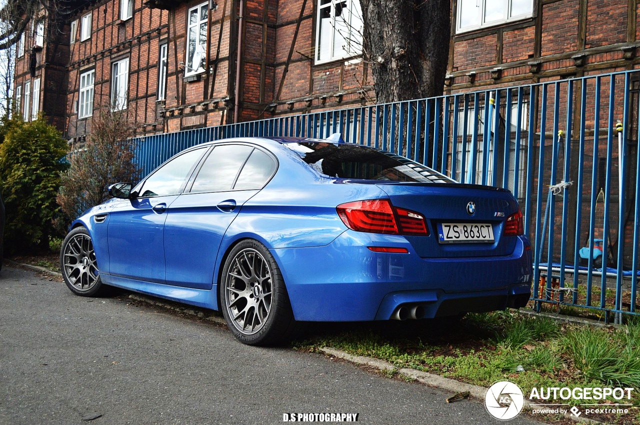 BMW M5 F10 2011