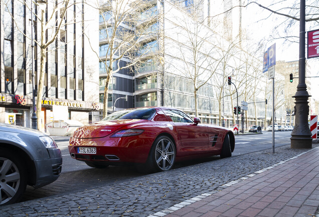 Mercedes-Benz SLS AMG