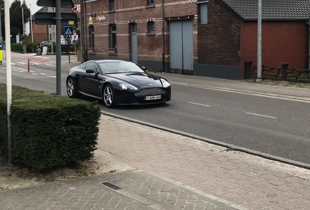 Aston Martin V8 Vantage 2012