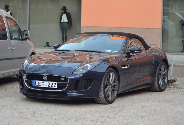 Jaguar F-TYPE S V8 Convertible