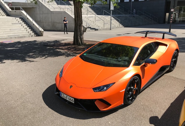 Lamborghini Huracán LP640-4 Performante