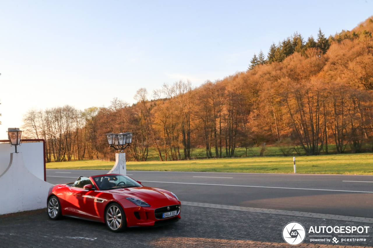 Jaguar F-TYPE R AWD Convertible