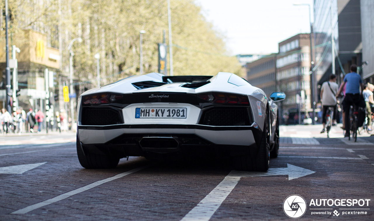 Lamborghini Aventador LP700-4 Roadster