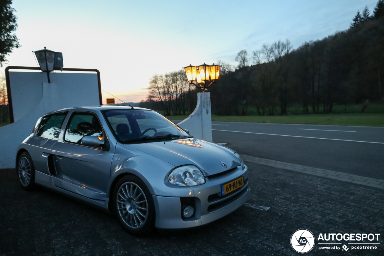 Renault Clio V6