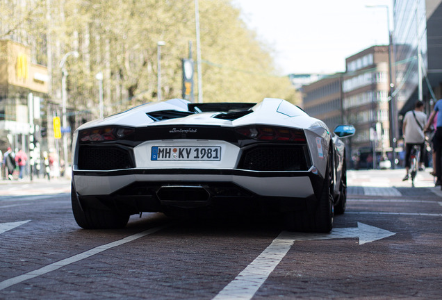 Lamborghini Aventador LP700-4 Roadster