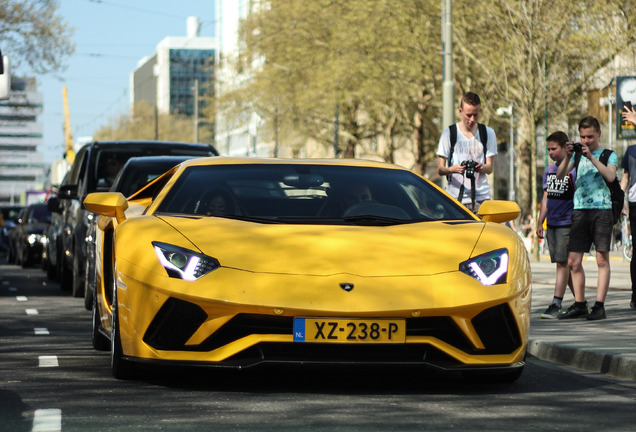 Lamborghini Aventador S LP740-4