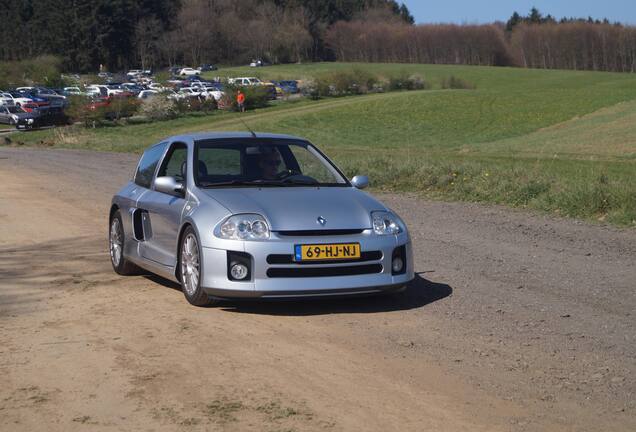 Renault Clio V6